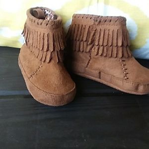 Baby Fringe Moccasins  sz 3